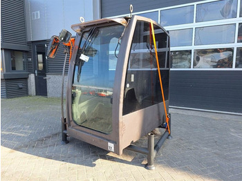 Cabine et intérieur MECALAC