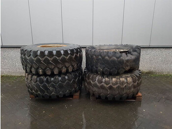 Pneus et jantes TEREX