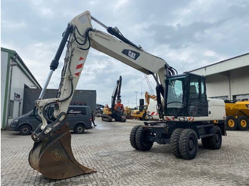 Pelle sur pneus CATERPILLAR M318D