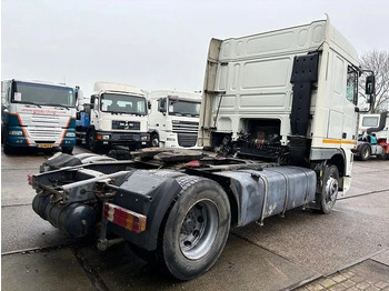 Tracteur routier DAF 95.430 XF SPACECAB (EURO 3 / ZF16 MANUAL GEARBOX / ZF-INTARDER / AIRCONDITIONING / 870 LITER DIESELTANK): photos 3