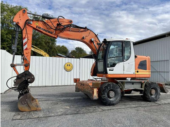 Pelle sur pneus LIEBHERR A 918