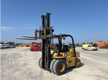 Chariot élévateur CATERPILLAR
