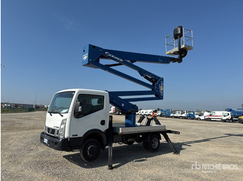 Camion avec nacelle NISSAN