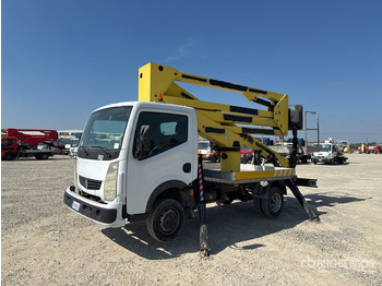 Camion avec nacelle RENAULT Maxity