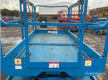 Nacelle ciseaux 2014 Haulotte Compact 12DX 4x4 Diesel Scissor Lift: photos 5