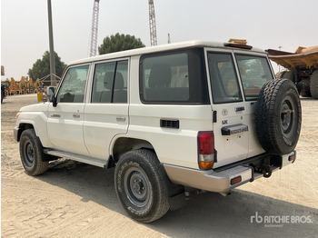 SUV 2011 Toyota Land Cruiser LX 76R 4x4 SUV: photos 4 SUV 2011 Toyota Land Cruiser LX 76R 4x4 SUV: photos 4