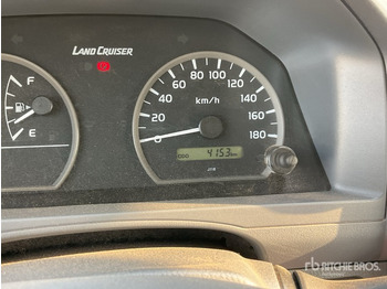 Pick-up 2023 Toyota Land Cruiser 79L 4x4 Crew Cab Pickup: photos 2