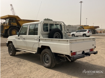 Pick-up 2023 Toyota Land Cruiser 79L 4x4 Crew Cab Pickup: photos 3