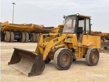 Chargeuse sur pneus CATERPILLAR 910
