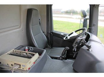 Photo d'intérieur 1: Camion citerne Scania P360 Photo d'intérieur 1: Camion citerne Scania P360