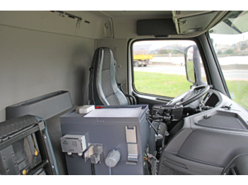 Photo d'intérieur 2: Camion citerne VOLVO FM Photo d'intérieur 2: Camion citerne VOLVO FM