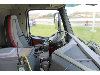 Photo d'intérieur 1: Camion citerne VOLVO FM