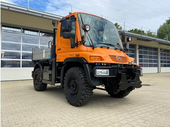 Véhicule de voirie/ Spécial UNIMOG U300