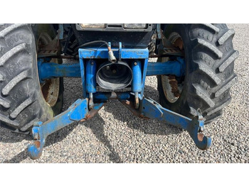 Tracteur agricole New Holland 8240 SLE Med frontlift og frontPTO: photos 4