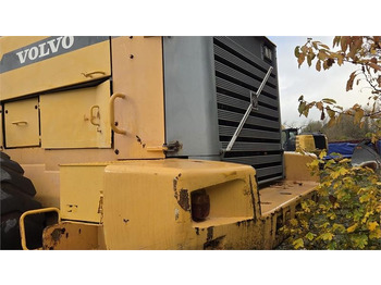 Chargeuse sur pneus Volvo 330D med skovl: photos 4