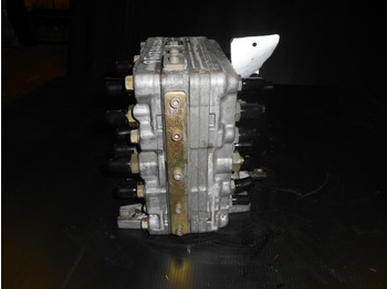 Valve hydraulique pour Engins de chantier Hitachi 4645278: photos 2 Valve hydraulique pour Engins de chantier Hitachi 4645278: photos 2