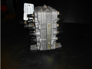 Valve hydraulique pour Engins de chantier Hitachi 4645278: photos 4 Valve hydraulique pour Engins de chantier Hitachi 4645278: photos 4