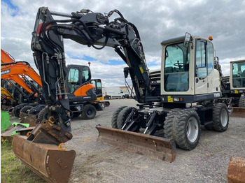 Pelle sur pneus TEREX