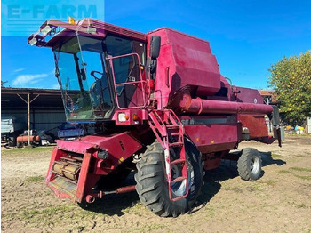 Moissonneuse-batteuse CASE IH