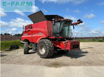 Moissonneuse-batteuse CASE IH