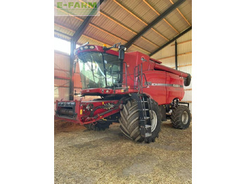 Moissonneuse-batteuse CASE IH
