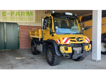 Véhicule de voirie/ Spécial UNIMOG