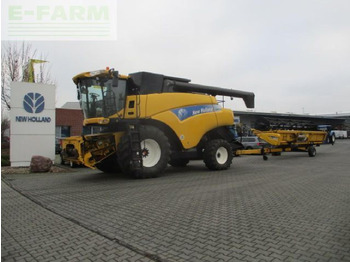 Moissonneuse-batteuse NEW HOLLAND CR9000