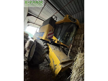 Moissonneuse-batteuse NEW HOLLAND CSX7000