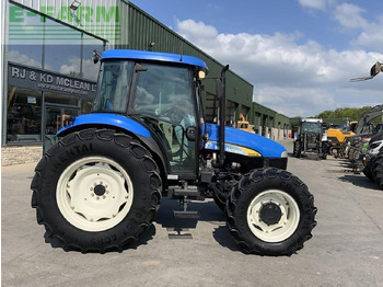 Tracteur agricole NEW HOLLAND TD5