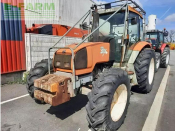 Tracteur agricole RENAULT
