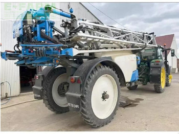 Pulvérisateur traîné