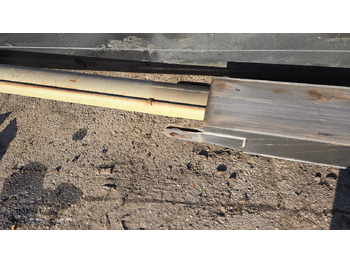 Vérin hydraulique pour Grue tout-terrain Tadano RTF40-3: photos 3