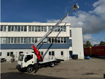 Véhicule utilitaire NISSAN