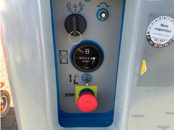 Nacelle 2011 GENIE GRC-12 AERIAL PLATFORM / PASSENGER LIFT: photos 5 Nacelle 2011 GENIE GRC-12 AERIAL PLATFORM / PASSENGER LIFT: photos 5