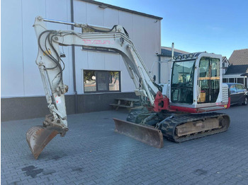 Pelle sur chenille TAKEUCHI TB175