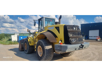 Chargeuse sur pneus New Holland W270: photos 4