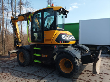 Pelle sur pneus JCB