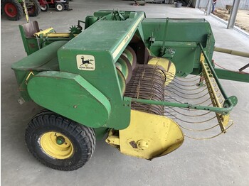 Presse à balles cubiques JOHN DEERE