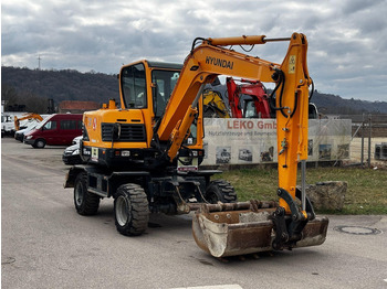 Pelle sur pneus HYUNDAI