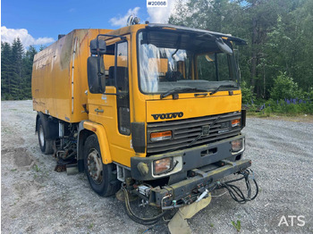 Balayeuse de voirie VOLVO FL