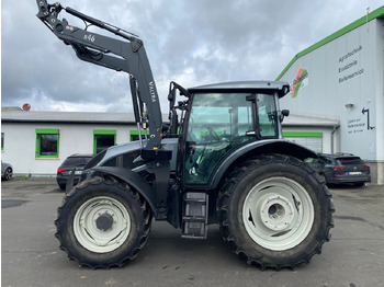 Tracteur agricole VALTRA A104