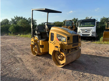 Compacteur CATERPILLAR CB24B