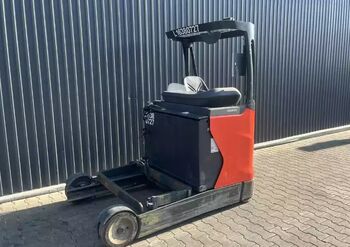 Chariot à mât rétractable LINDE R