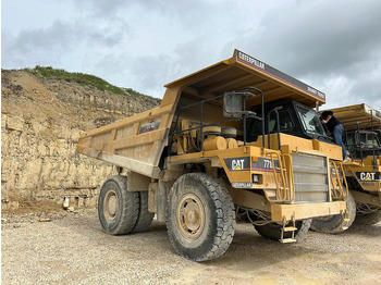 Tombereau CATERPILLAR