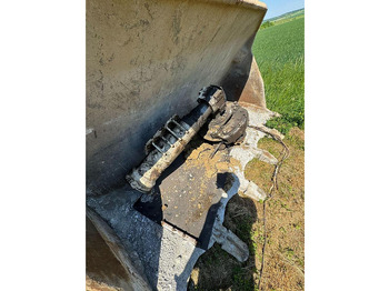 Godet Caterpillar 973C: photos 5 Godet Caterpillar 973C: photos 5