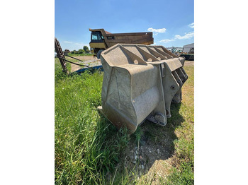 Godet Caterpillar 973C: photos 3 Godet Caterpillar 973C: photos 3