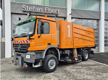 Balayeuse de voirie Mercedes-Benz Actros 2032 A 4x4 Bucher STKF 9500 Airport: photos 2