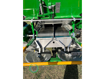 Distributeur d'engrais Rozsiewacz do nawozu zaczepiany Donder Wagon 10000: photos 4 Distributeur d'engrais Rozsiewacz do nawozu zaczepiany Donder Wagon 10000: photos 4