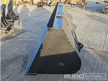 Godet neuf 90" Loading Bucket to suit Telehandler: photos 2 Godet neuf 90" Loading Bucket to suit Telehandler: photos 2