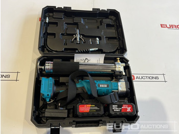 Matériel de chantier Boss 21 Volt Lithium Battery Cordless Grease Gun, 2 Batteries, Charger, Case, Shoulder Strap, Extension Pieces and Fittings: photos 3